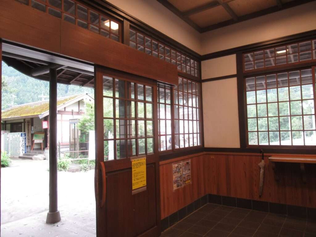 御嶽駅(JR東日本)