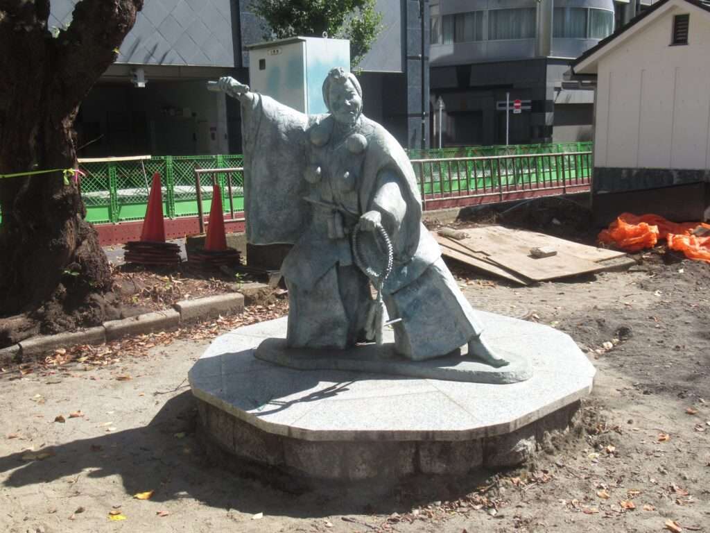 勧進帳の弁慶像@浜町川緑道