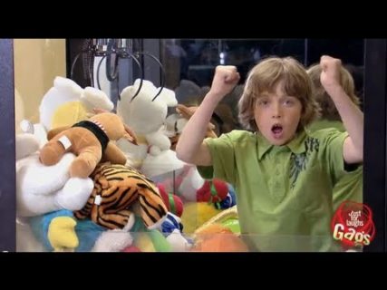 Kid Trapped In Claw Toy Machine Prank