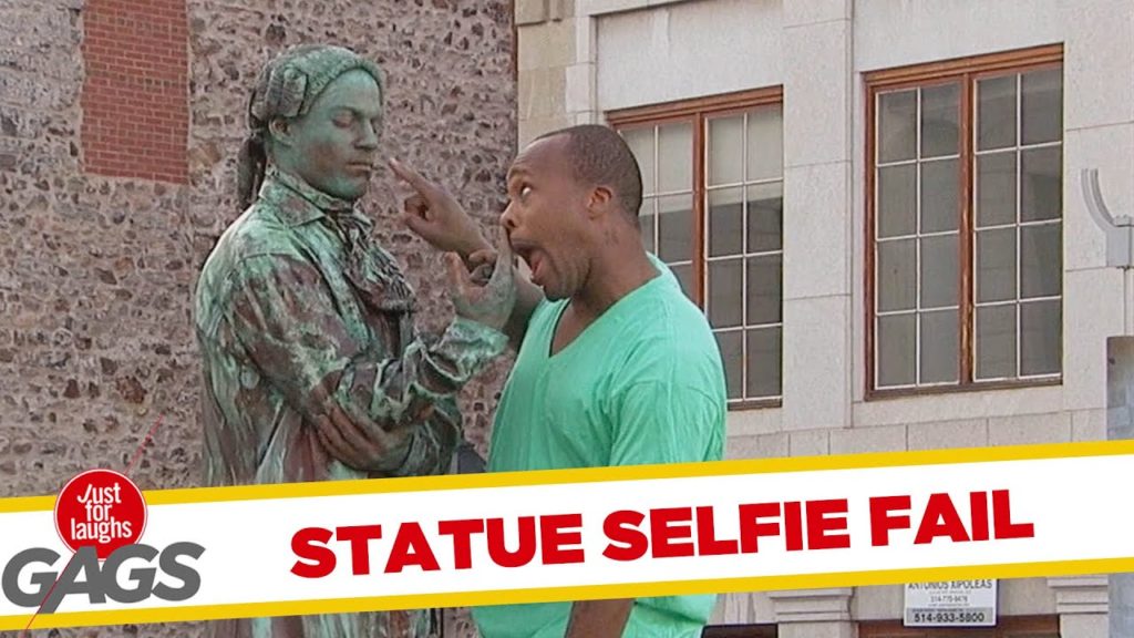 Statue Selfie FAIL