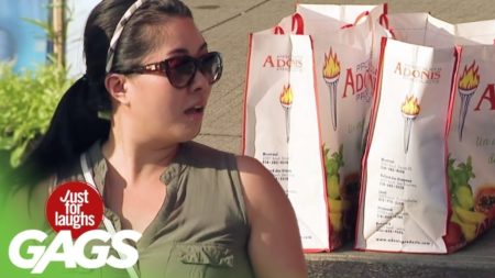 Stealing Customers’ Grocery Bags Prank!